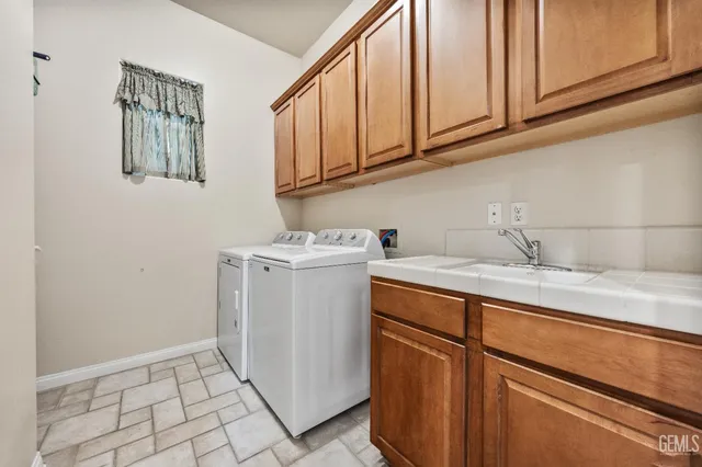 a view of a livingroom with an empty space