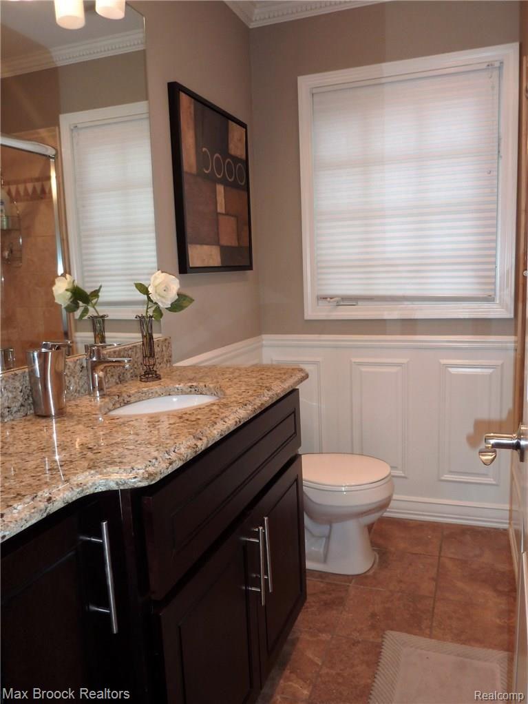 2253 Pembroke Road Birmingham, MI 48009 - Photo 24 of 62 FULL BATH ON ENTRY LEVEL