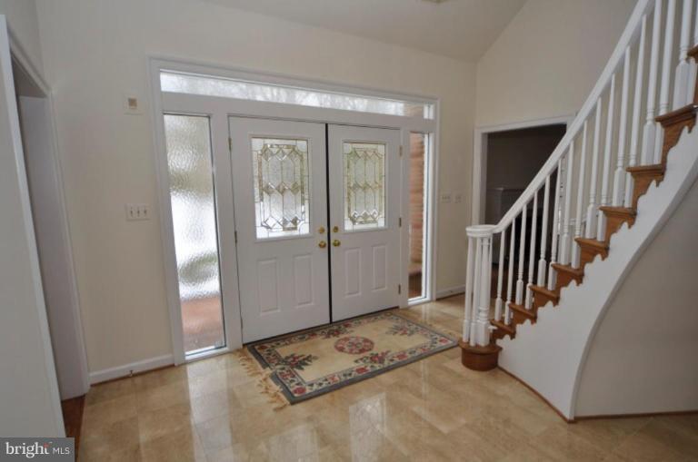 3128 Hunt Road Oakton, VA 22124 - Photo 2 of 26 Entrance / Foyer