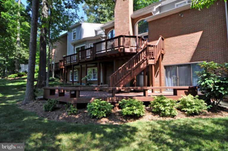 3128 Hunt Road Oakton, VA 22124 - Photo 21 of 26 Deck