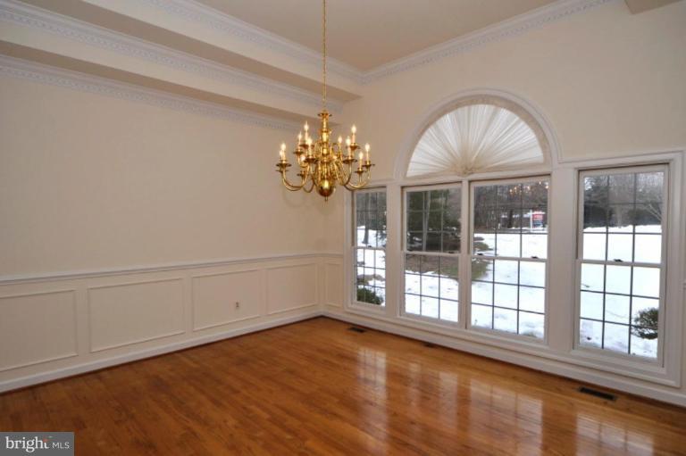 3128 Hunt Road Oakton, VA 22124 - Photo 4 of 26 Dining Room