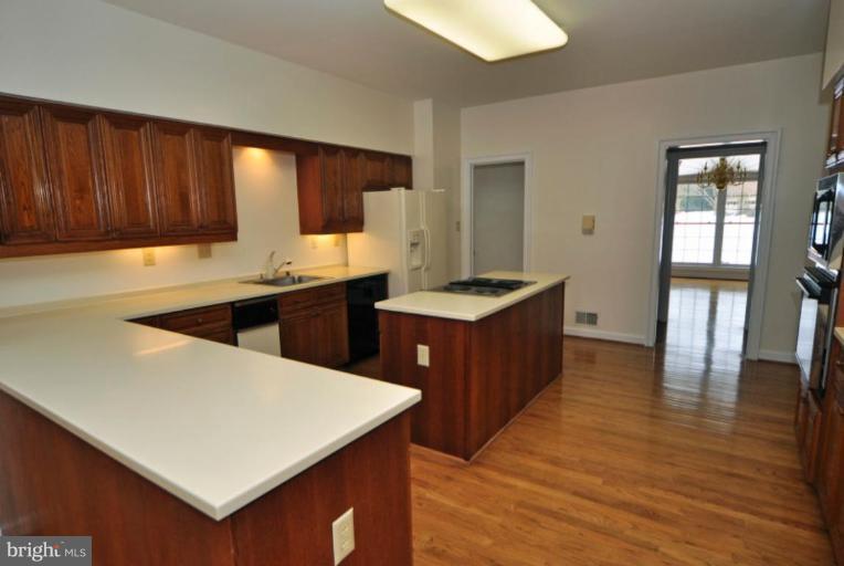 3128 Hunt Road Oakton, VA 22124 - Photo 7 of 26 Kitchen