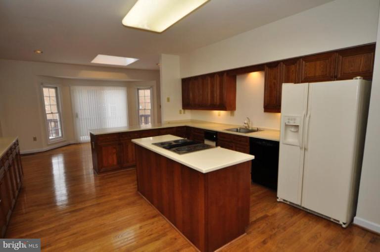 3128 Hunt Road Oakton, VA 22124 - Photo 8 of 26 Kitchen #2