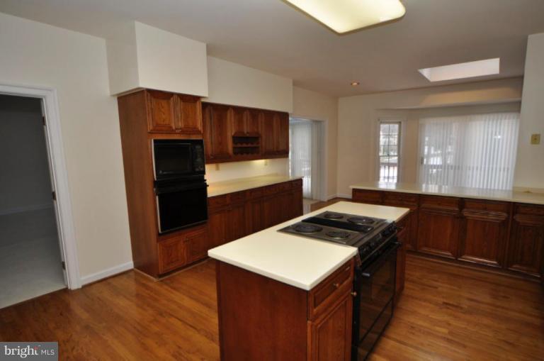 3128 Hunt Road Oakton, VA 22124 - Photo 9 of 26 Kitchen #3