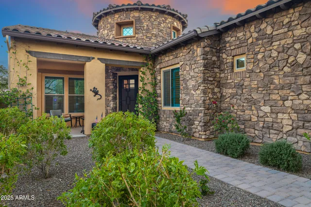 an empty room with closet and mirror