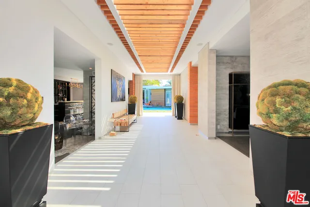 $14,995 | 3054 Elvido Drive, Los Angeles, CA 90049