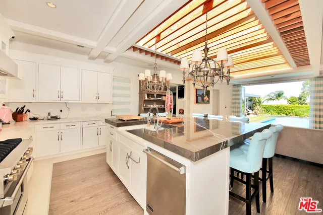 $14,995 | 3054 Elvido Drive, Los Angeles, CA 90049