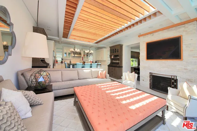 $14,995 | 3054 Elvido Drive, Los Angeles, CA 90049