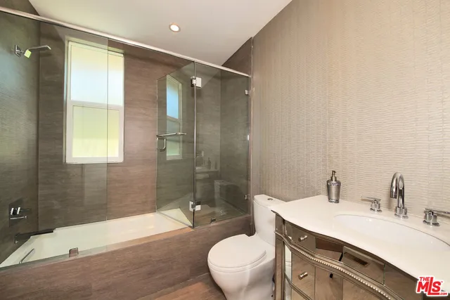 $14,995 | 3054 Elvido Drive, Los Angeles, CA 90049