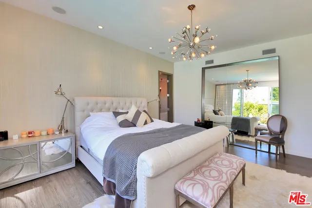 $14,995 | 3054 Elvido Drive, Los Angeles, CA 90049