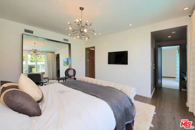 $14,995 | 3054 Elvido Drive, Los Angeles, CA 90049