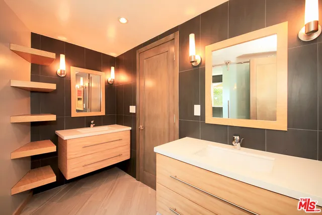 $14,995 | 3054 Elvido Drive, Los Angeles, CA 90049