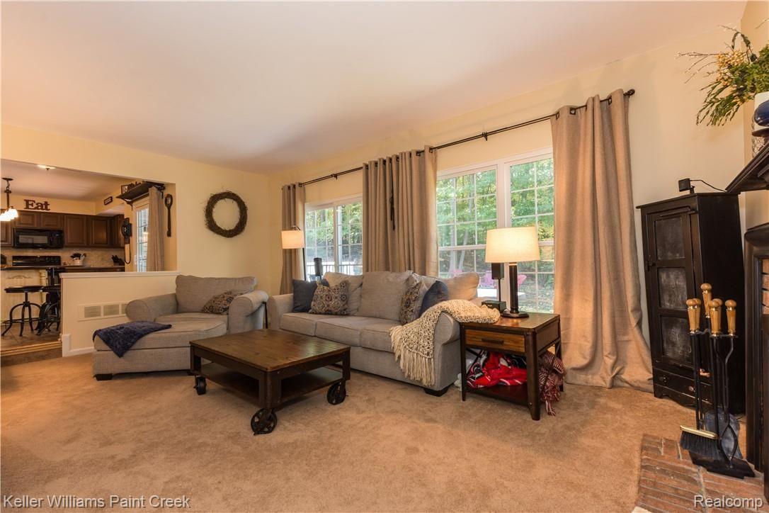 416 Ivy Wood Court Rochester, MI 48307 - Photo 16 of 32 426 Ivy-5.jpg