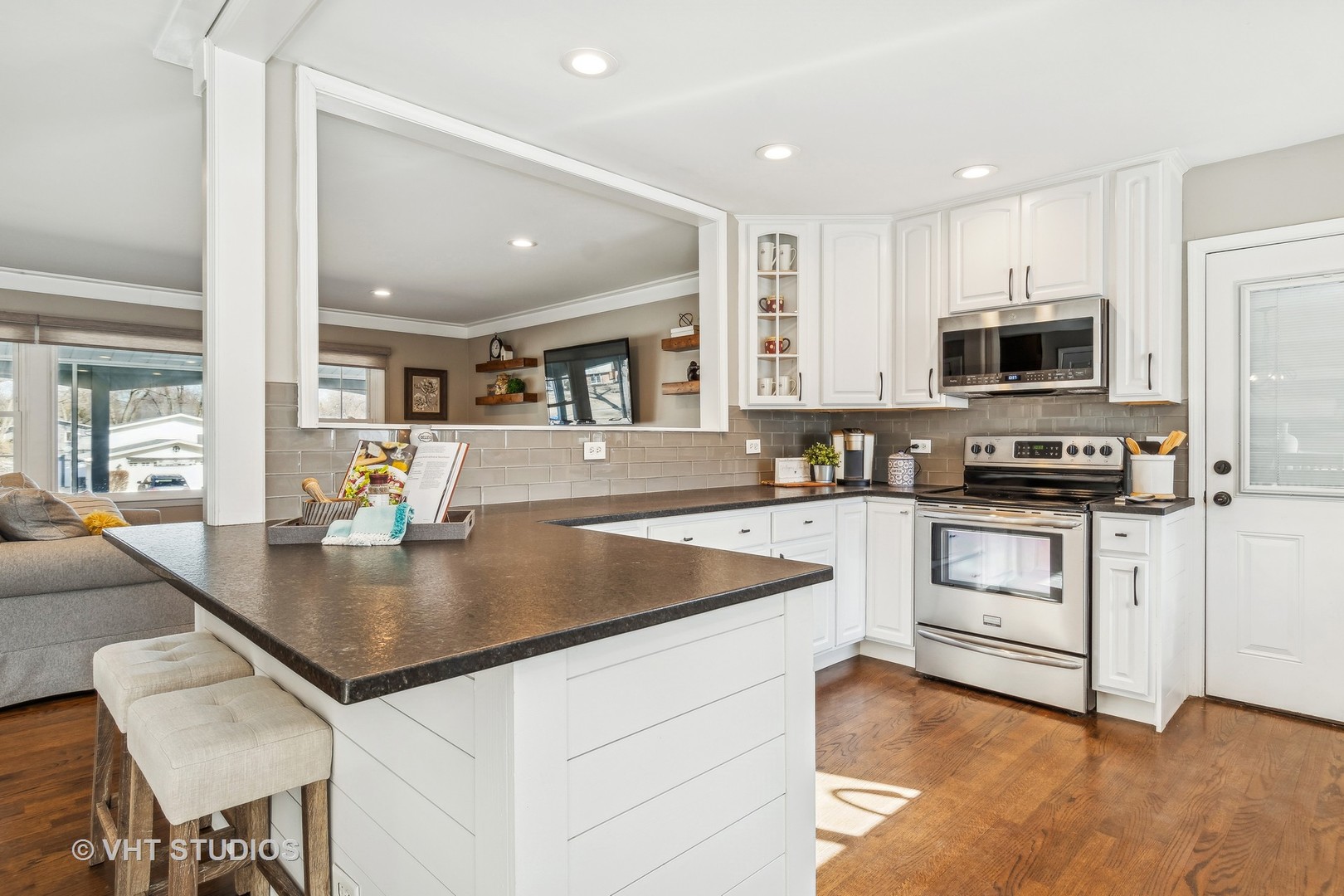 631 Kohley Road Lisle, IL 60532 - Photo 7 of 31 Gallery Image 7