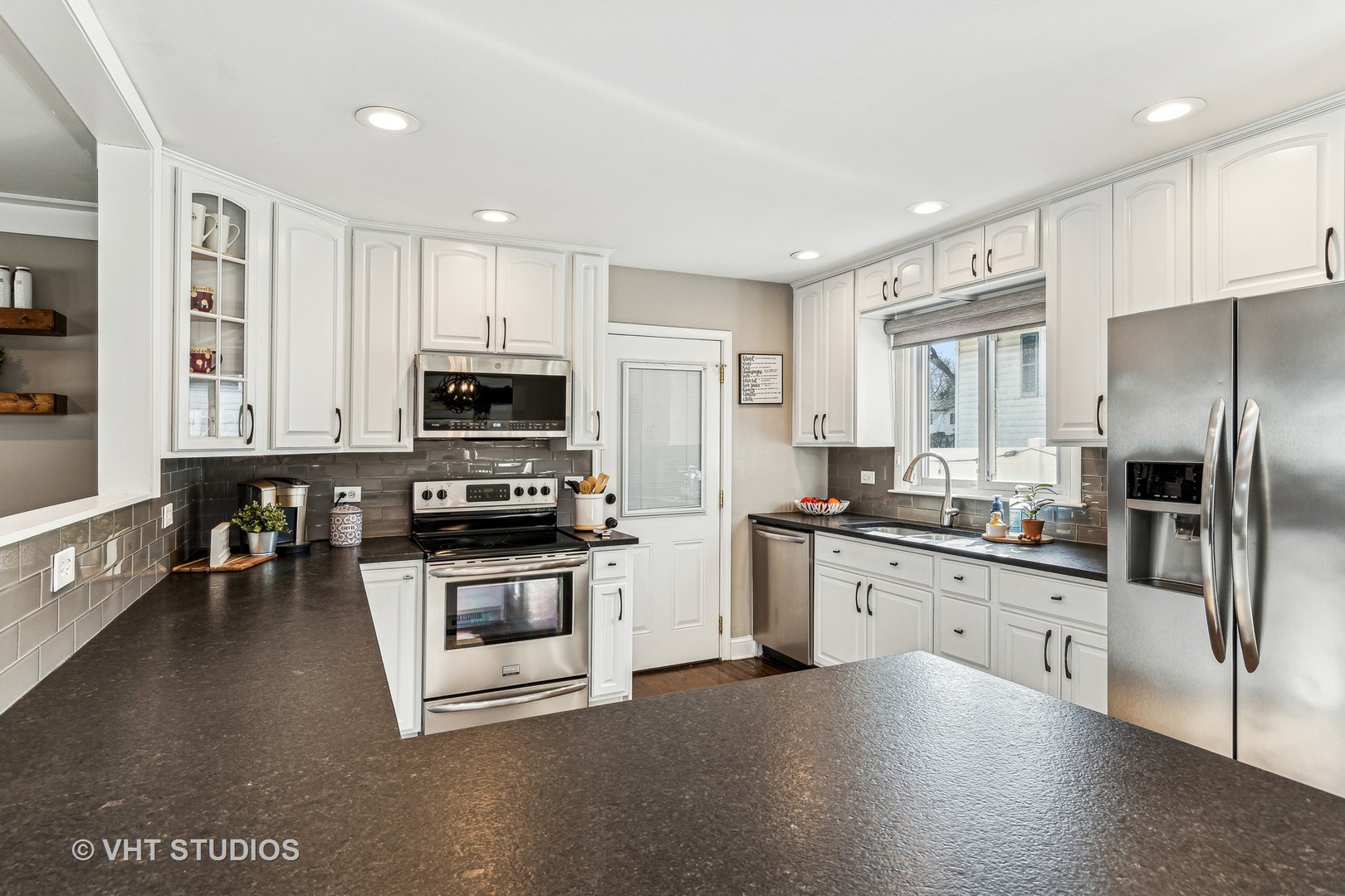 631 Kohley Road Lisle, IL 60532 - Photo 8 of 31 Gallery Image 8