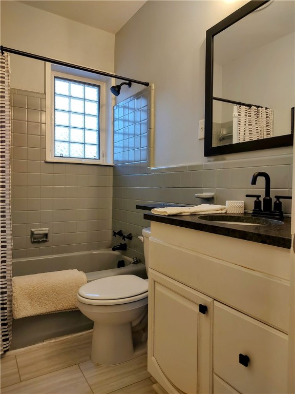 209 Riggs Drive Clemson, SC 29631 - Photo 25 of 32 Hall bath/powder room