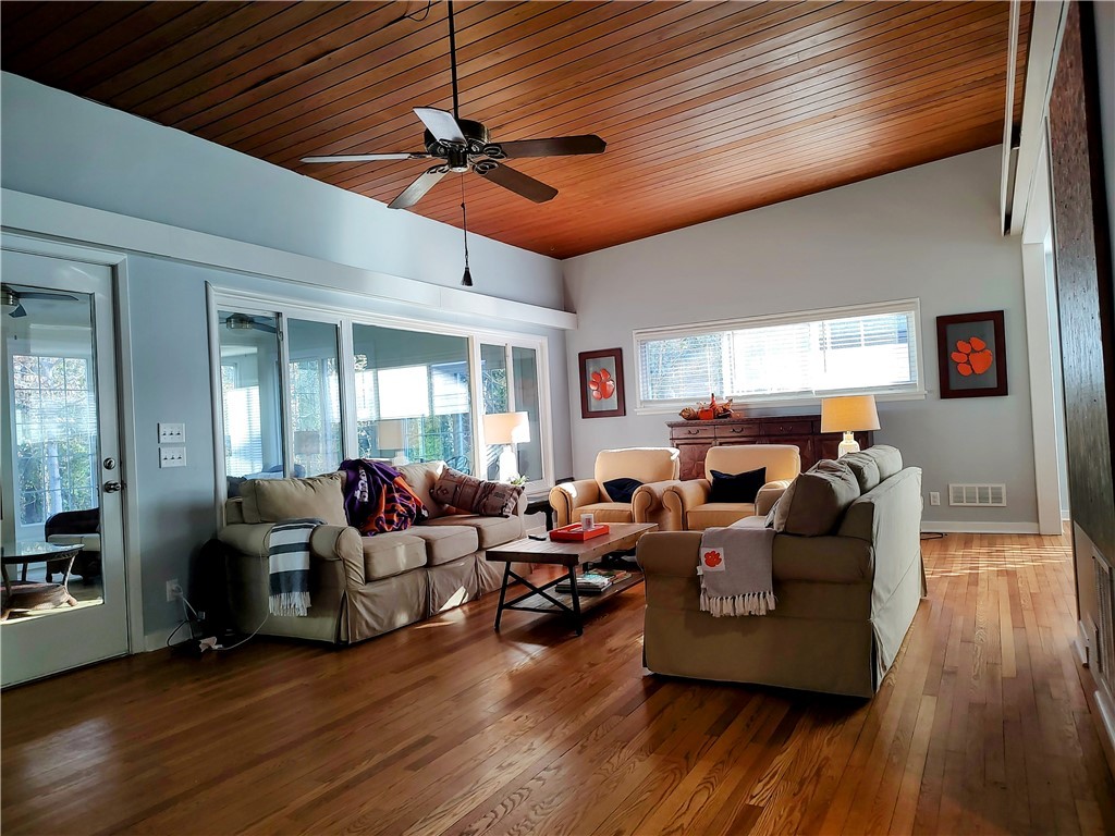 209 Riggs Drive Clemson, SC 29631 - Photo 9 of 32 Spacious living area