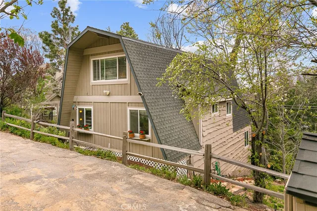 $569,000 | 27935 St Bernard Lane, Lake Arrowhead, CA 92352