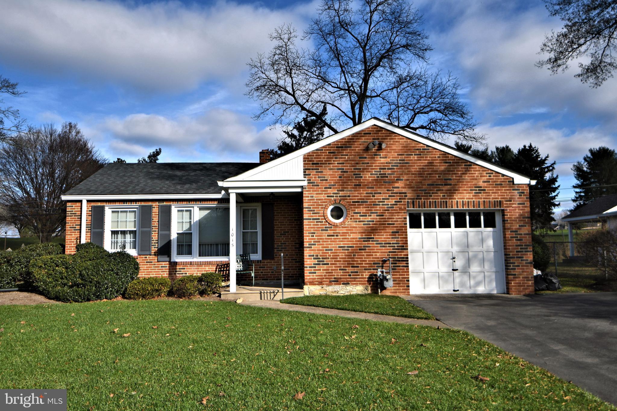 1015 Edann Road Oreland, PA 19075 - Photo 2 of 46 Exterior with 1 car garage
