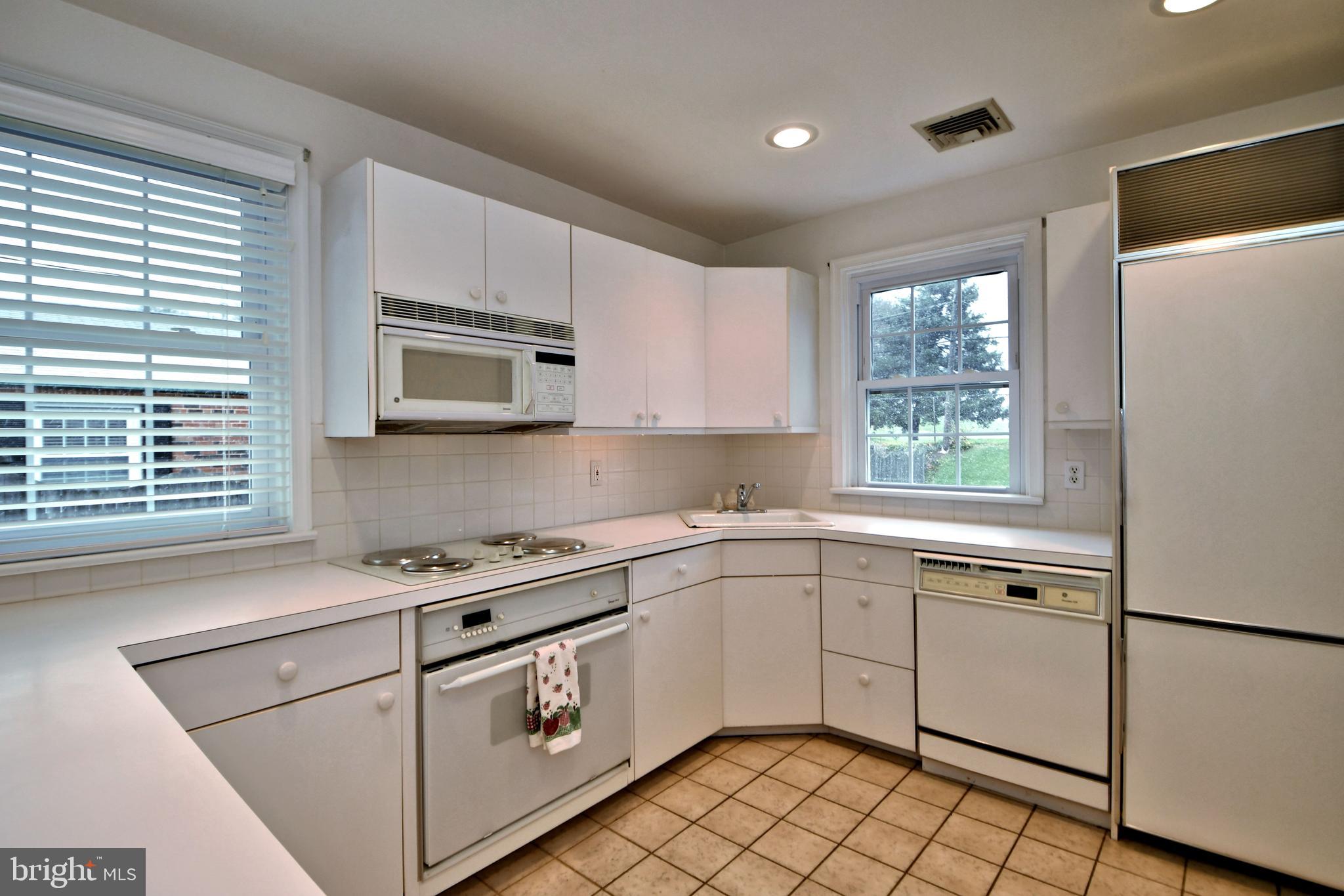 1015 Edann Road Oreland, PA 19075 - Photo 15 of 46 Kitchen
