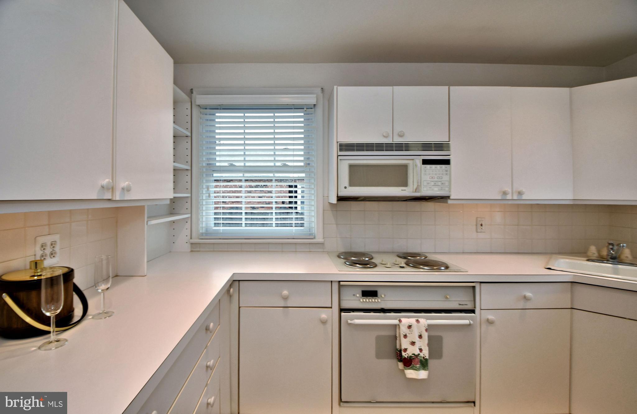 1015 Edann Road Oreland, PA 19075 - Photo 17 of 46 Kitchen