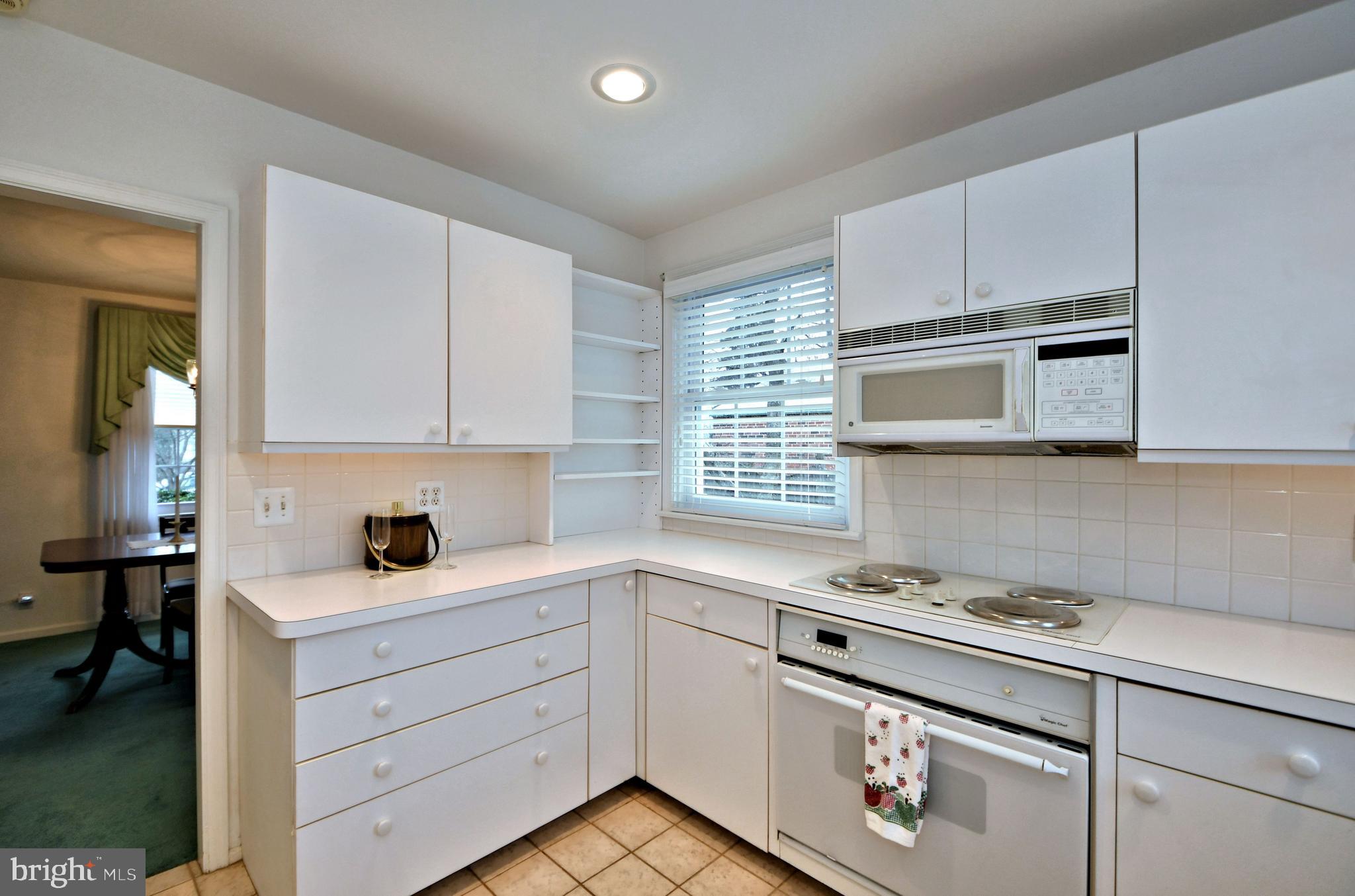 1015 Edann Road Oreland, PA 19075 - Photo 18 of 46 Kitchen