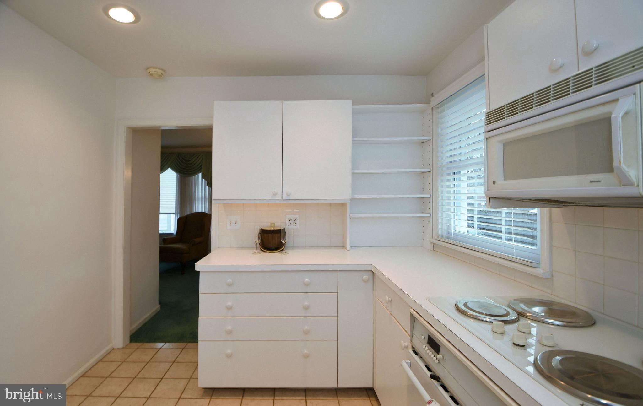 1015 Edann Road Oreland, PA 19075 - Photo 19 of 46 Kitchen