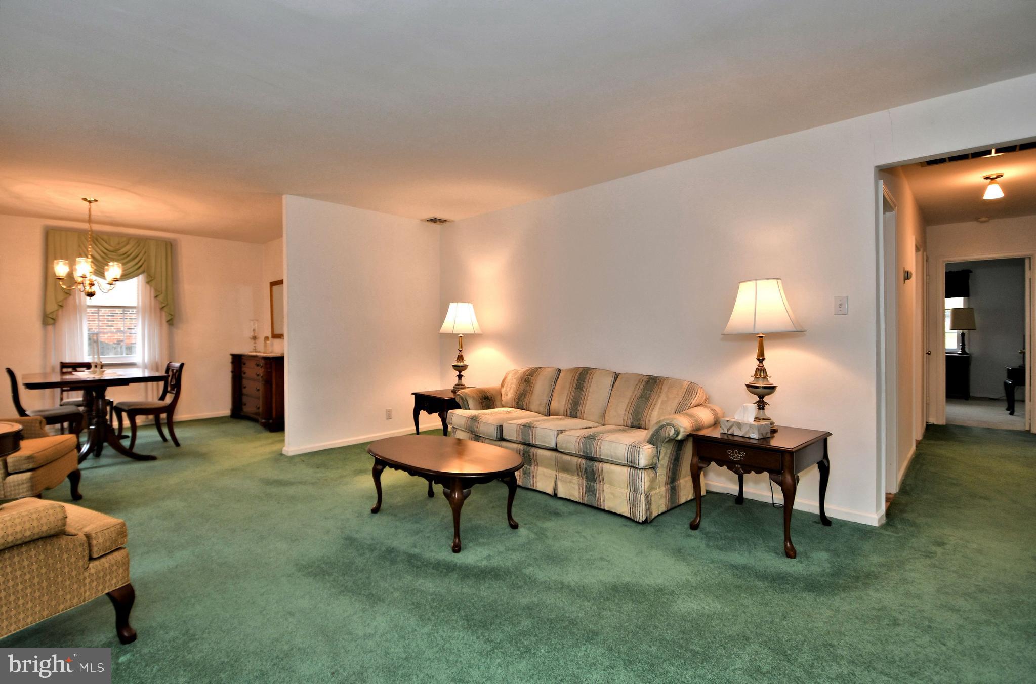 1015 Edann Road Oreland, PA 19075 - Photo 4 of 46 Livingroom