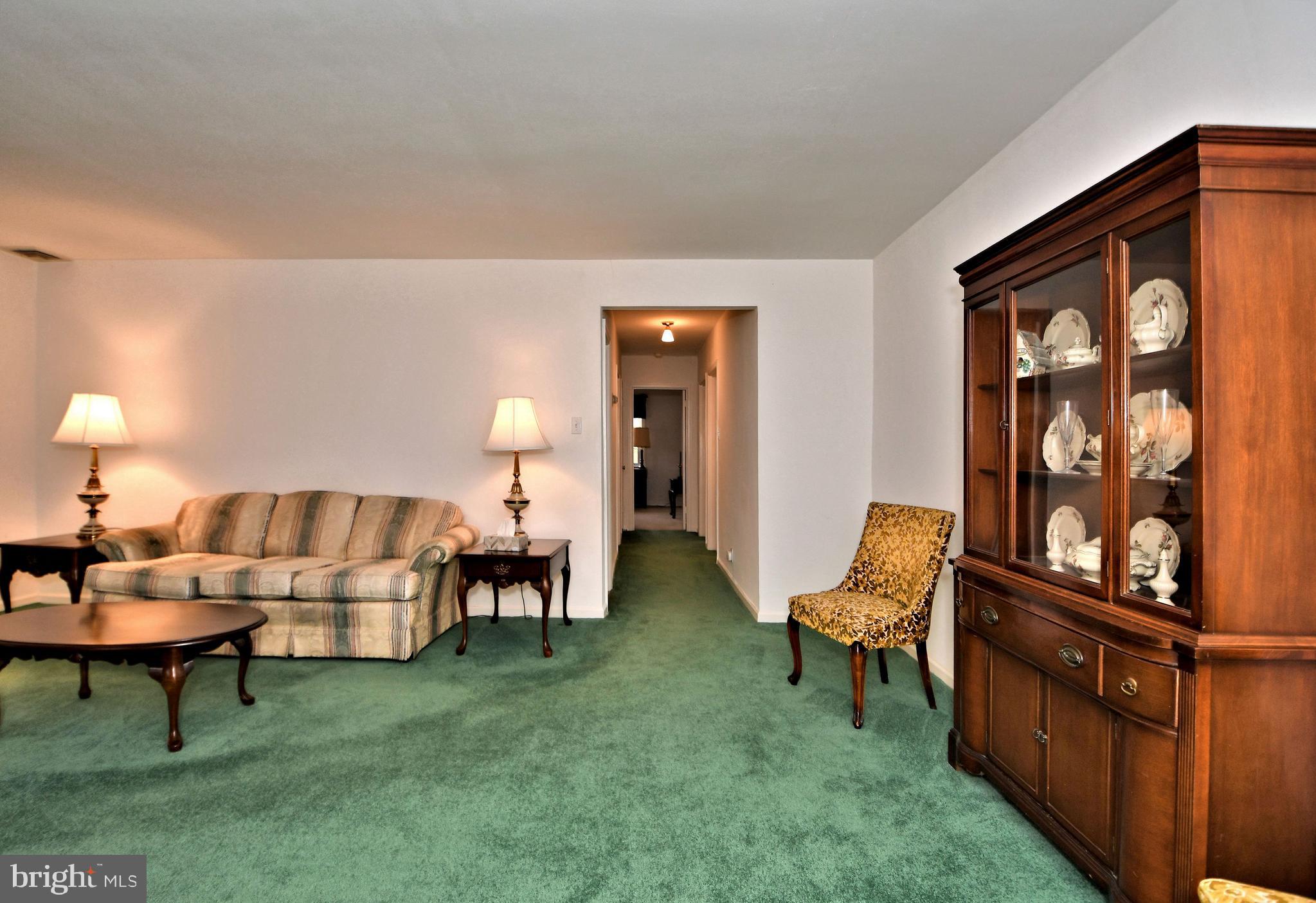 1015 Edann Road Oreland, PA 19075 - Photo 9 of 46 Livingroom