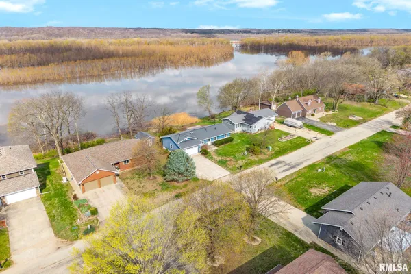 $225,000 | 49 Bay Shore Drive, Lacon, IL 61540