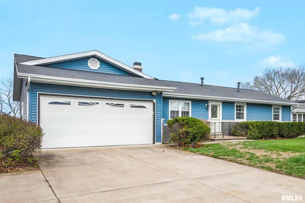 $225,000 | 49 Bay Shore Drive, Lacon, IL 61540
