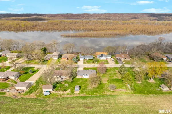 $225,000 | 49 Bay Shore Drive, Lacon, IL 61540