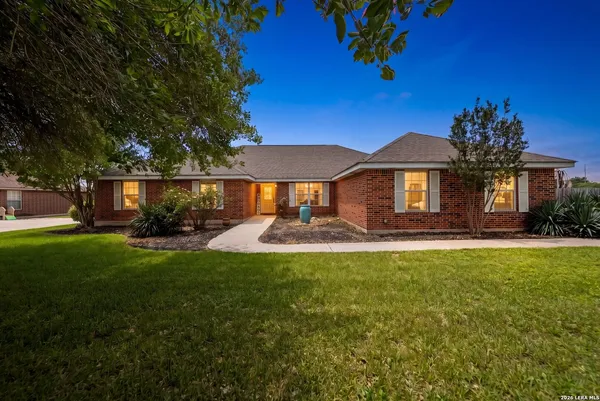 $395,000 | 122 Castlewood Drive, Seguin, TX 78155