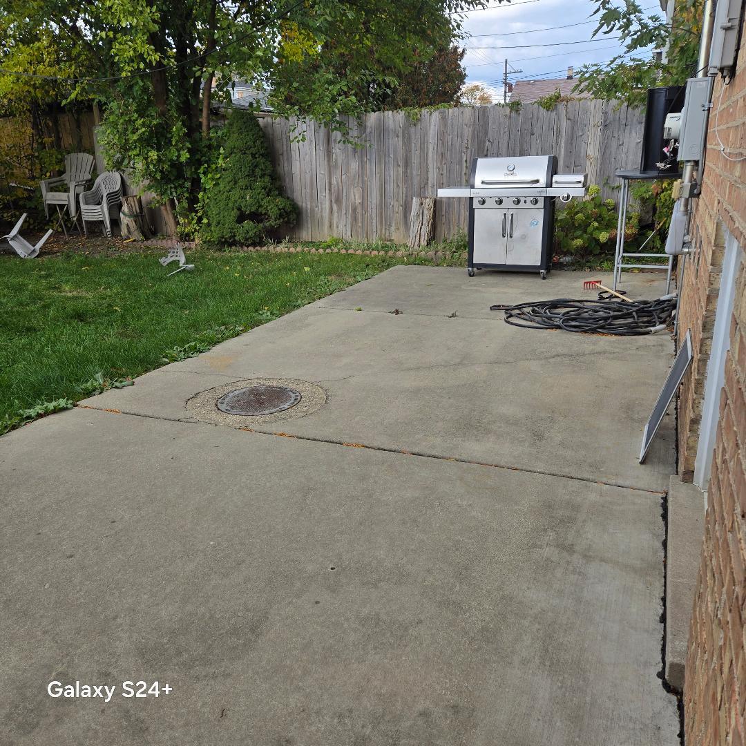 5600 North Mango Avenue Chicago, IL 60646 - Photo 4 of 5 a view of outdoor space and yard