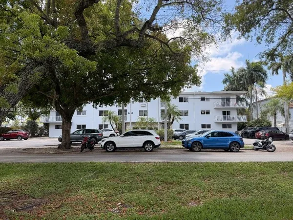 $1,300 | 2430 Northeast 135th Street, Unit 300, North Miami, FL 33181
