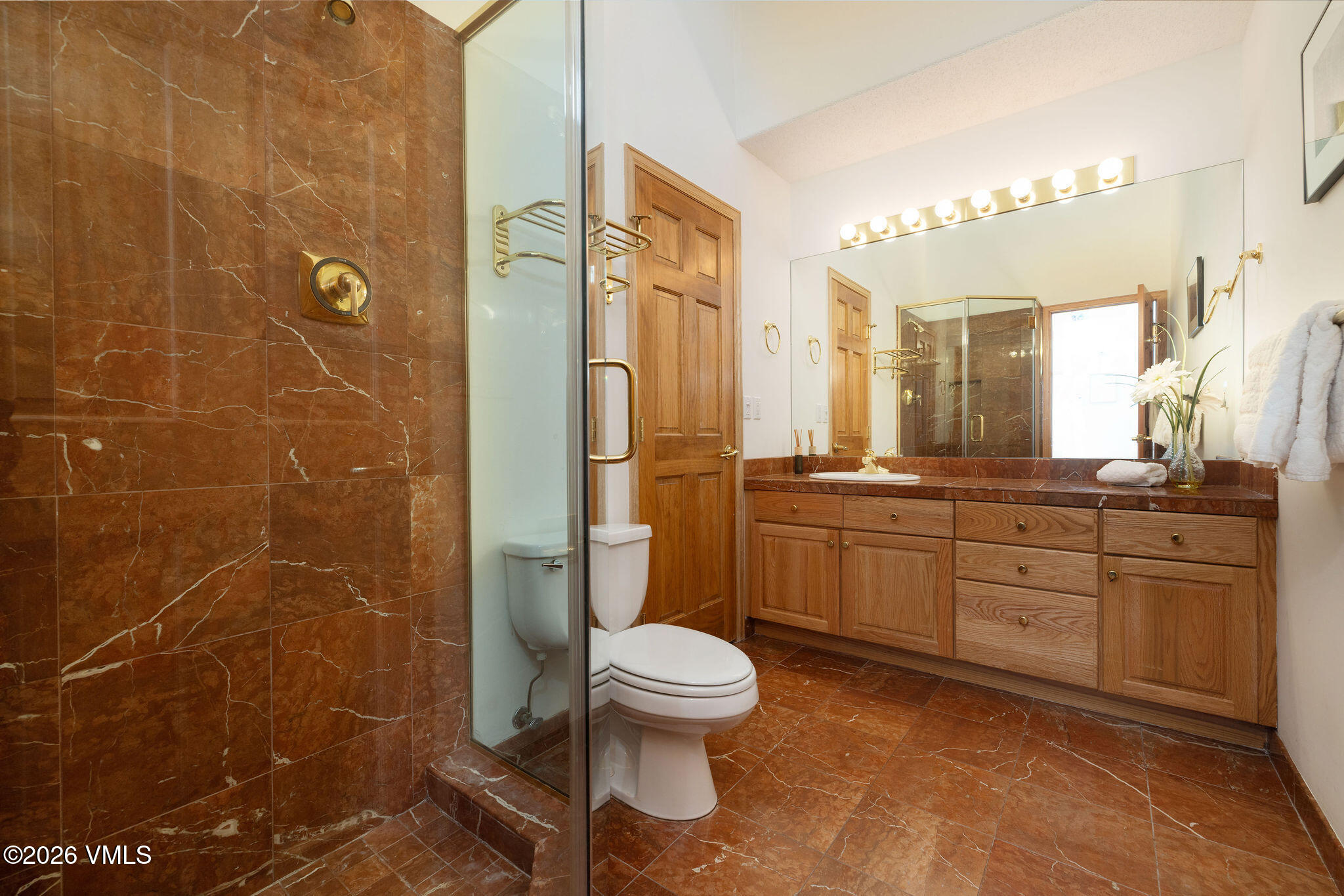 685 North Frontage Road West, Unit 32/33E Vail, CO 81657 - Photo 16 of 26 2610_sun_vail_32e_interior_bath02