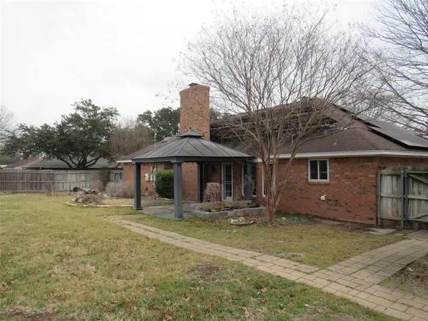 $285,000 | 812 Regina Drive, Hewitt, TX 76643