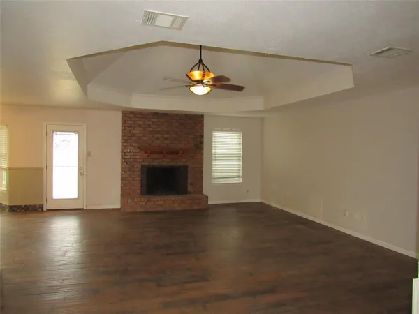 $285,000 | 812 Regina Drive, Hewitt, TX 76643