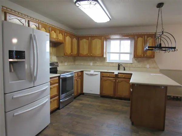 $285,000 | 812 Regina Drive, Hewitt, TX 76643