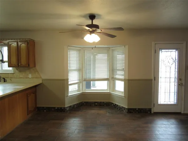 $285,000 | 812 Regina Drive, Hewitt, TX 76643