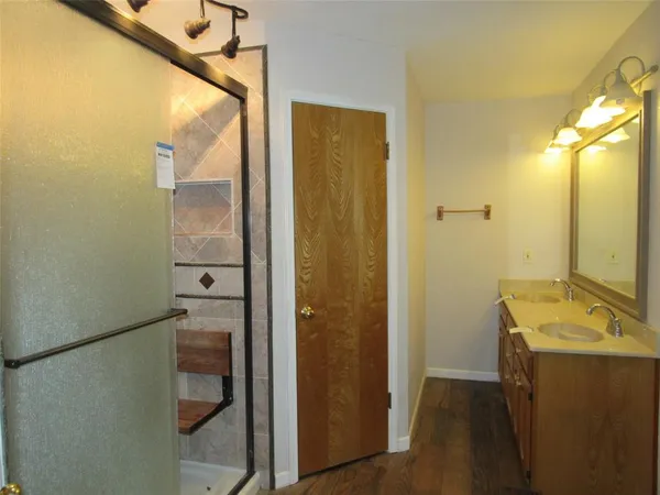 $285,000 | 812 Regina Drive, Hewitt, TX 76643