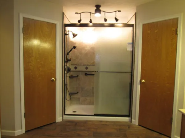 $285,000 | 812 Regina Drive, Hewitt, TX 76643