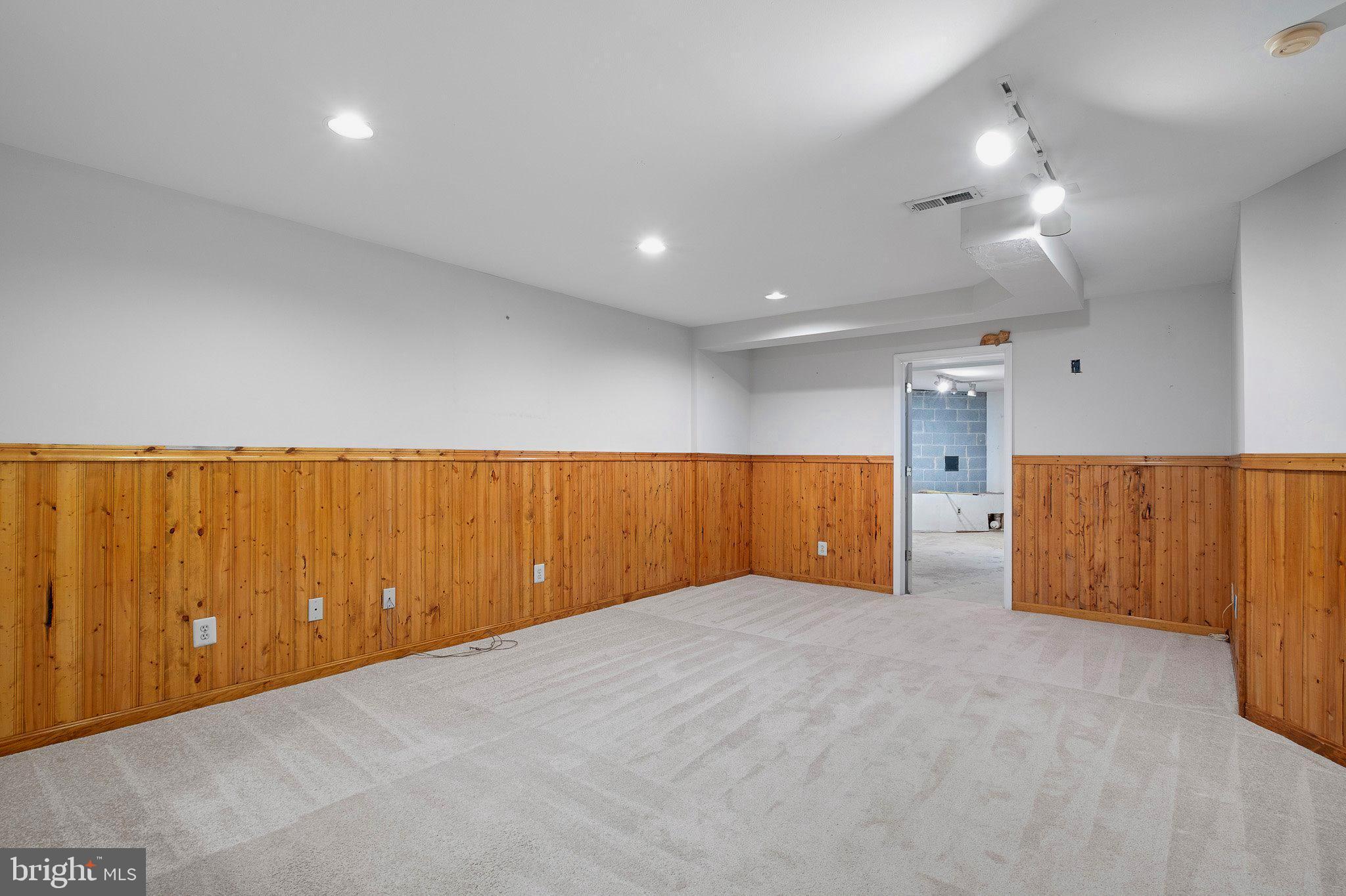 163 Cambridge Circle, Unit 78 Kennett Square, PA 19348 - Photo 26 of 30 an empty room with a projector