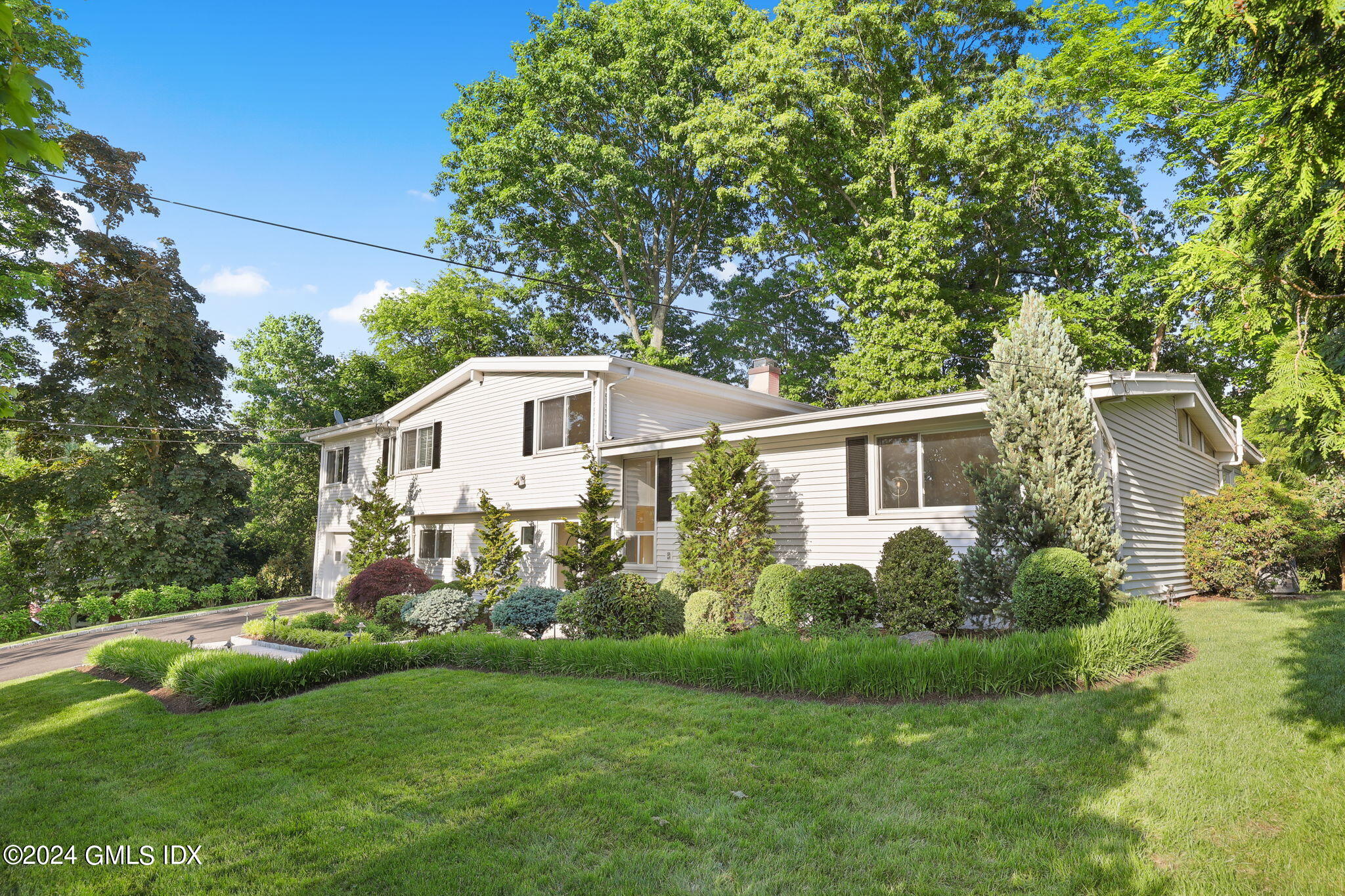 18 Crawford Terrace Riverside, CT 06878 - Photo 1 of 31 a front view of house with yard and green space