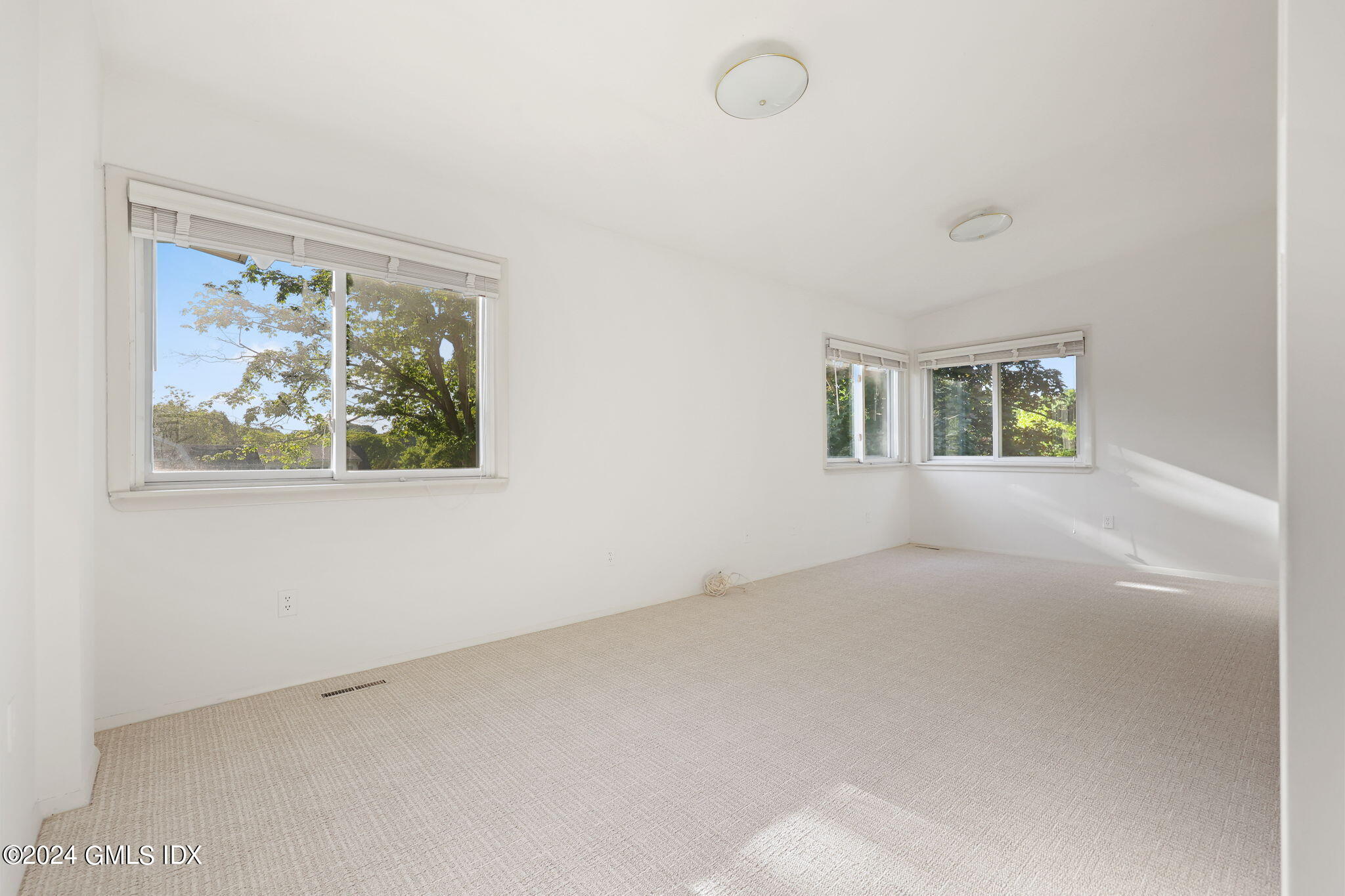 18 Crawford Terrace Riverside, CT 06878 - Photo 21 of 31 a view of an empty room with a window