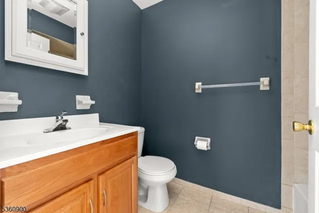 $2,400 | 427 Fulton Street, Unit 2, Elizabeth Port, NJ 07206