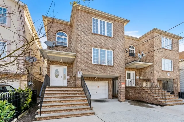 $2,400 | 427 Fulton Street, Unit 2, Elizabeth Port, NJ 07206