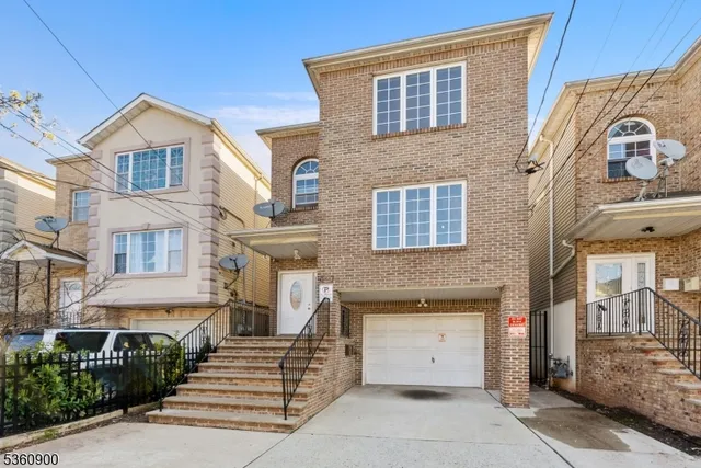 $2,400 | 427 Fulton Street, Unit 2, Elizabeth Port, NJ 07206