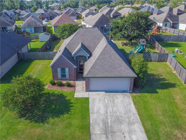 $2,000 | 42365 Pebblestone Avenue, Prairieville, LA 70769