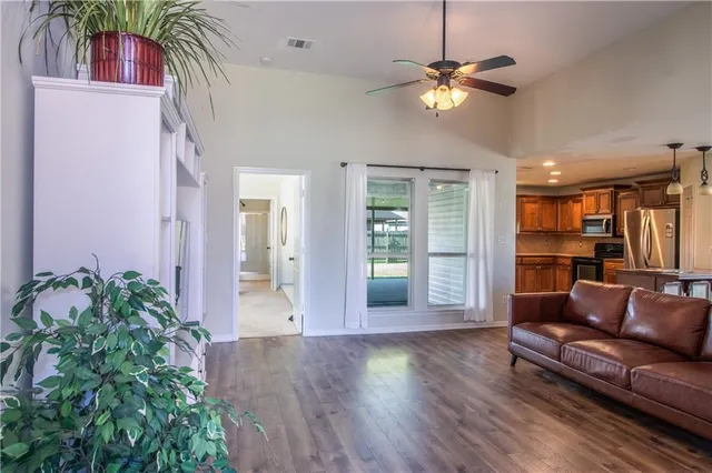 $2,000 | 42365 Pebblestone Avenue, Prairieville, LA 70769